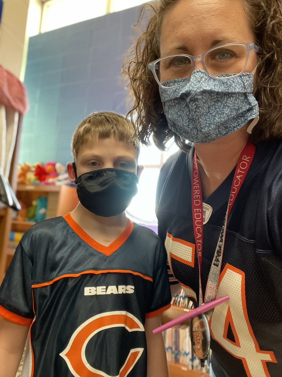 mrsmorgeson's tweet photo. Repping @ChicagoBears from Central KY for #RedRibbonWeek https://t.co/WQoI8lFVLx