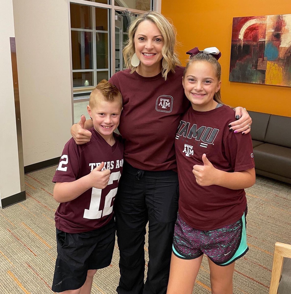 HerffES's tweet photo. Herff Hawks have a bright future! We loved sporting our favorite college teams today for Red Ribbon Week! #herffhawks #dreamworkshine #redribbonweek2021 https://t.co/dTUX6eZOGX