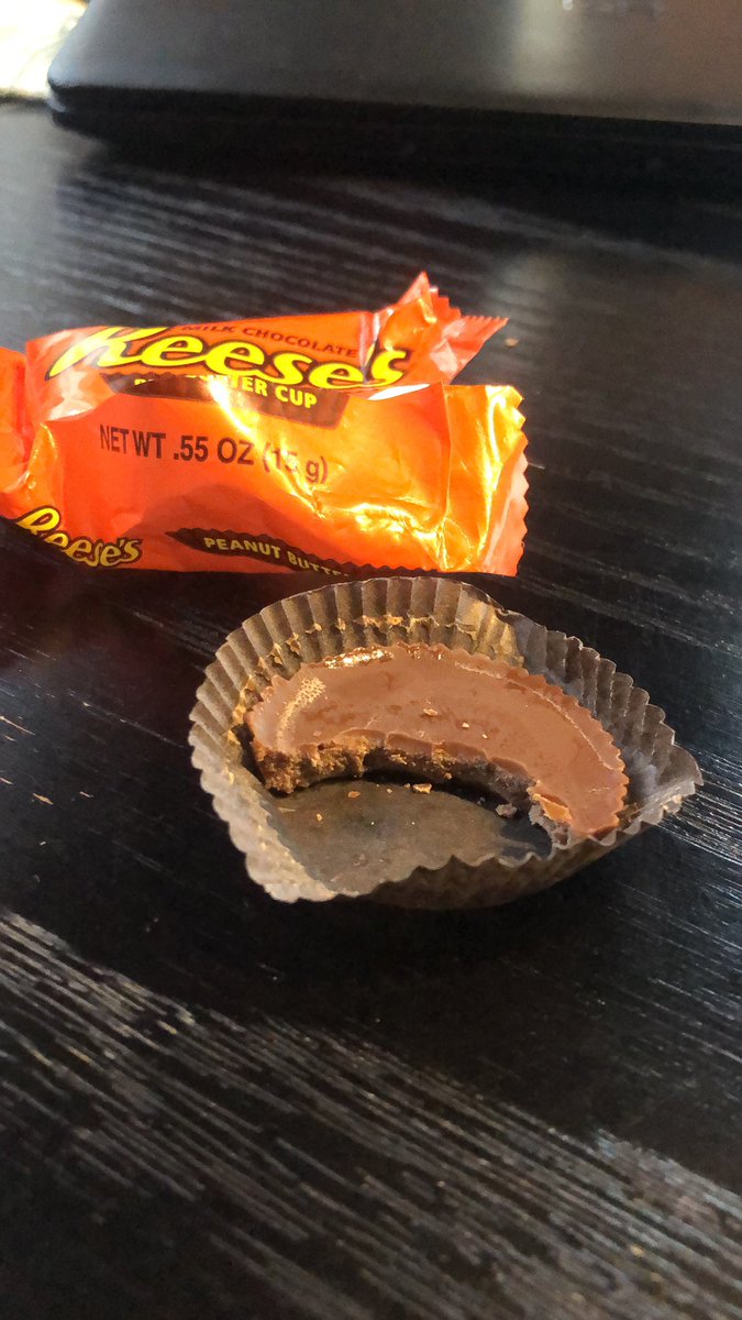 AlyssaMohammed's tweet photo. @reeses - the peanut butter of my peanut butter cup is missing :( https://t.co/sQRVjDfxq2