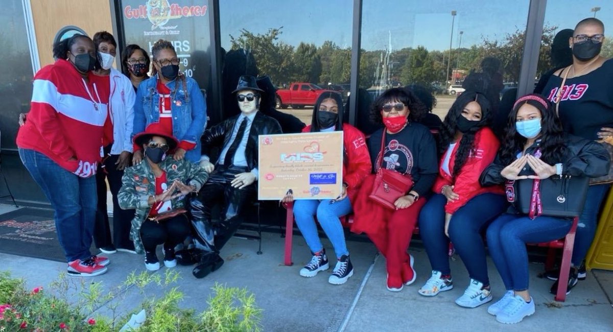 exideltas's tweet photo. Sorors Tamryn Williams, Kendyll Hansbro &amp; Casey Griffith joined the East St. Louis Alumnae Chapter in supporting Gulf Shores Restaurant in Edwardsville for Midwest Impact Day of Service 2021. We also had the pleasure of meeting one of EXi’s charter members, Soror Carolyn Johnson. https://t.co/1wGqWE0qkT