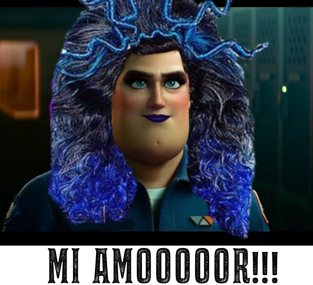 SoyHomosensual's tweet photo. Gracias, internet: Buzz Lightyear de Toy Story con peluca de Letal. 😂 https://t.co/w2O0oOj3rA
