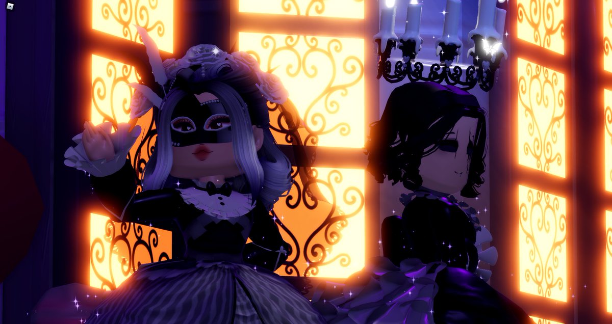 Mafalda3p0rbx's tweet photo. midnight glow🌙🖤

|| #rhtc #royalehigh || https://t.co/SXEgHtLqNJ