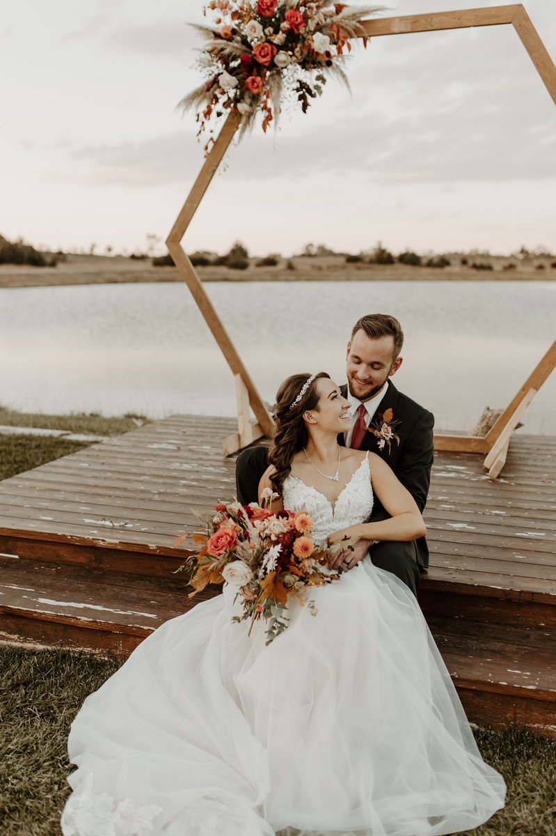 ashleybooker27's tweet photo. Little life update… I got married this past weekend to the love of my life! It was the absolute best day. Now, we’re all going to have to get used to my new last name 🤣

📷: Lyndi Mishé Photography https://t.co/EC255Vuvto