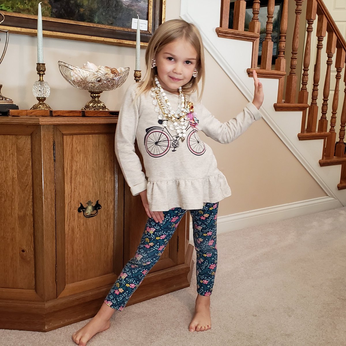 XplodingUnicorn's tweet photo. Great grandpa broke out his late wife's jewelry for the kids to play with because family heirlooms are meant to be enjoyed. Fashion ensued. https://t.co/ug7lvAtTtW