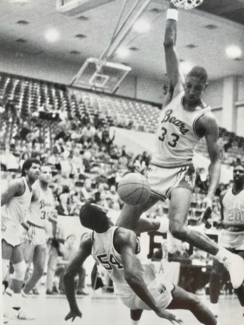 ScottiePippen's tweet photo. It's feeling a lot like 1986 again! Love to see it, @ucambb. Best of luck this season! #BearClawsUp https://t.co/tdfNxKBLIM