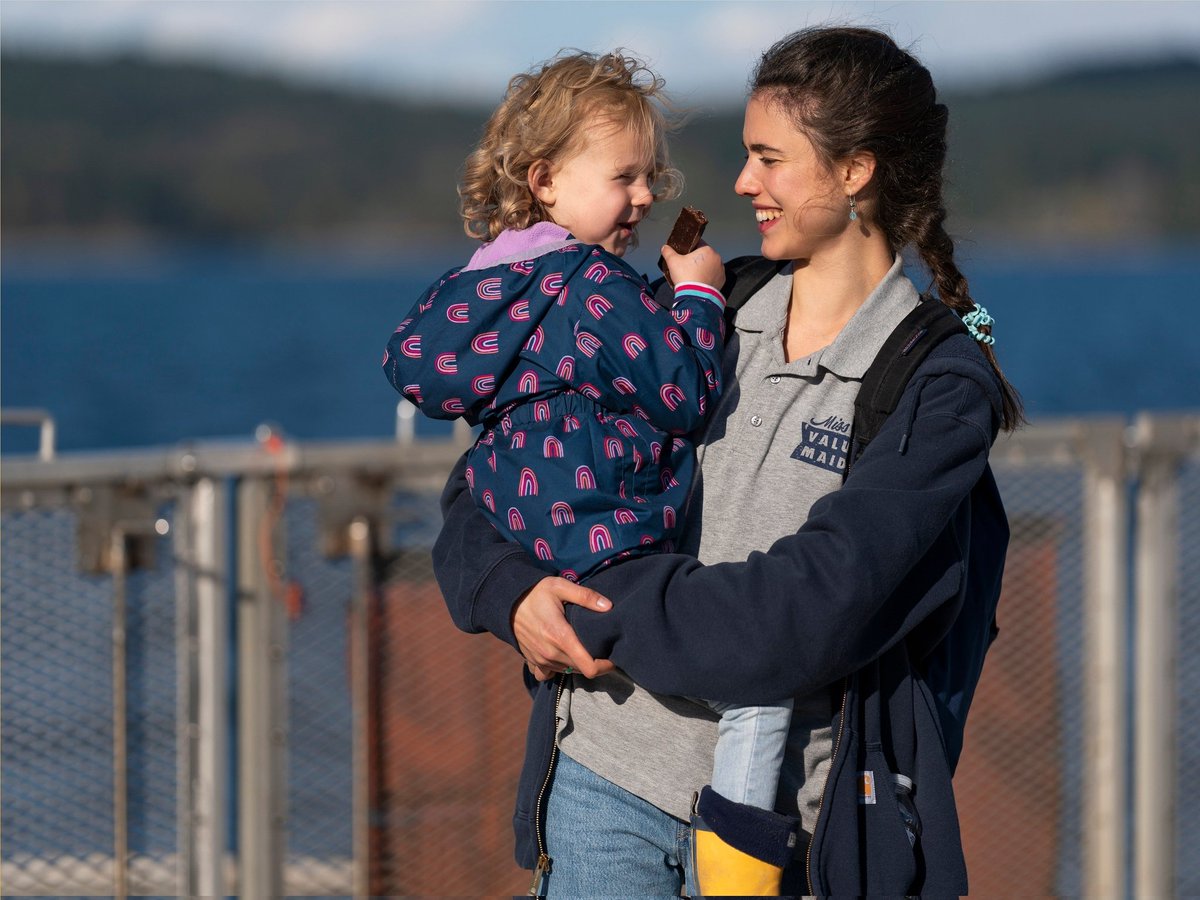 Cada capítulo de "La asistenta" es un pinchazo en el estómago. No hay nadie que diga tantas veces "muchas gracias" y "lo siento" como ella. Esas sonrisas cuando están juntas. 🦄