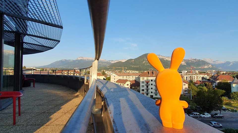 Bonus pic! Incredible views from the studio: https://t.co/vAAMDSj1kU