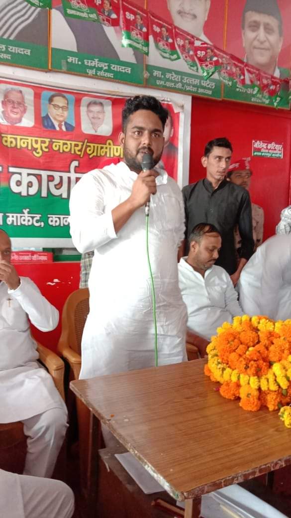 #kanpur क्या अब होगी अपने आप को अखिलेश जी का कारखास बताने वाले युवजन सभा से सचिव की गिरफ्तारी,<a href="/kanpurnagarpol/">POLICE COMMISSIONERATE KANPUR NAGAR</a> मेडिकल में आई घंभीर चोट। या अभी भी होगी कोई सेटिंग गेटिंग। <a href="/Uppolice/">UP POLICE</a> <a href="/yadavakhilesh/">Akhilesh Yadav</a> <a href="/FahadSocialist/">Mohd Fahad محمدفہد</a> <a href="/igrangekanpur/">DIG RANGE KANPUR</a> <a href="/SpNewsPortal/">Samajwadi News IT Cell</a> <a href="/sunilyadv_unnao/">Sunil Singh Yadav</a> <a href="/abuasimazmi/">Abu Asim Azmi</a>