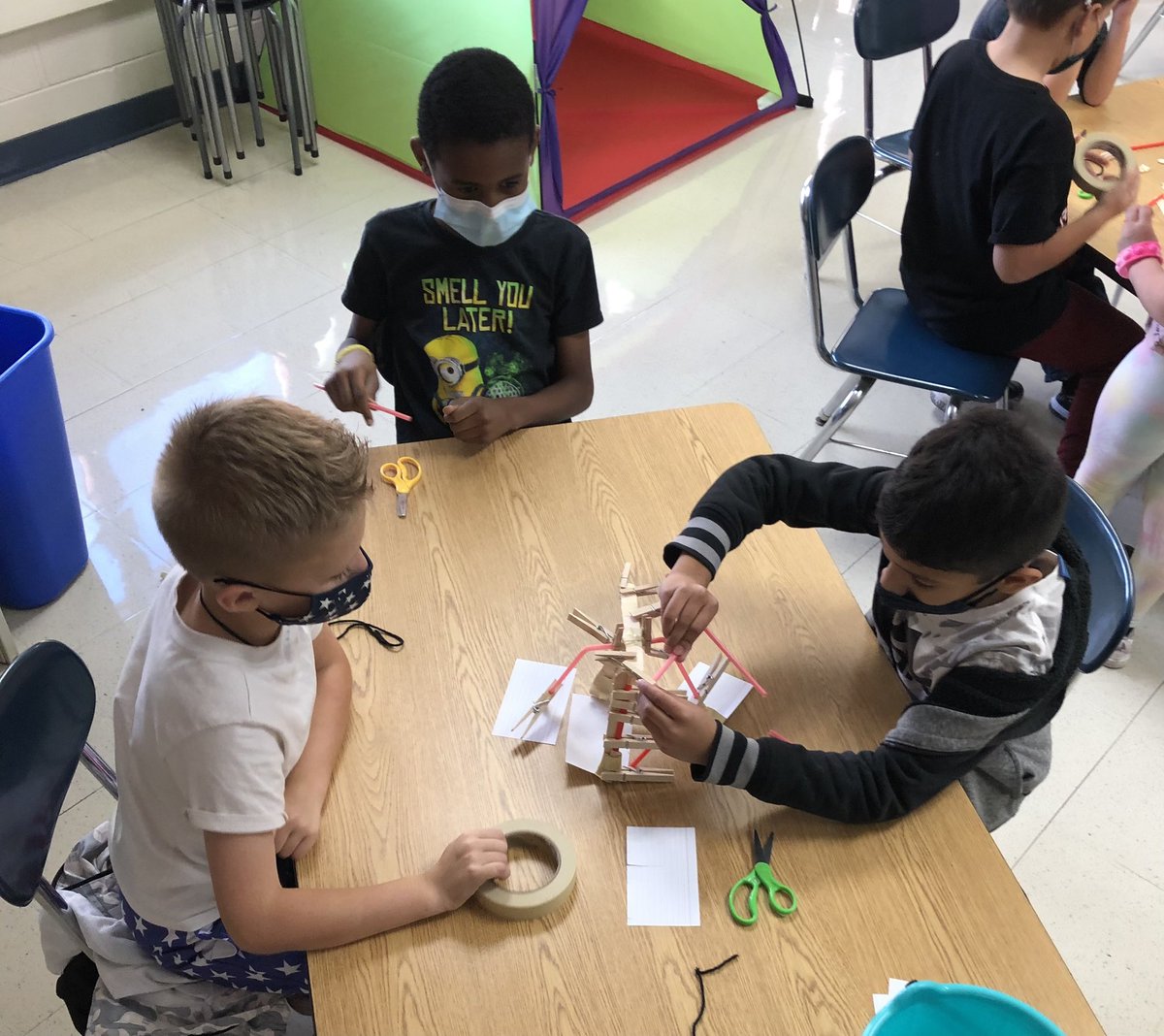 MrsHassels158's tweet photo. After listening to the story Bone Soup, Chesak 2nd graders were asked, “Can you build a device to balance a witch’s cauldron?” They used the 4 C’s of Engineering to solve this problem and design some cool cauldron contraptions! @ChesakCheetahs @d158 #huntley158explore https://t.co/xuhPT5KW9R