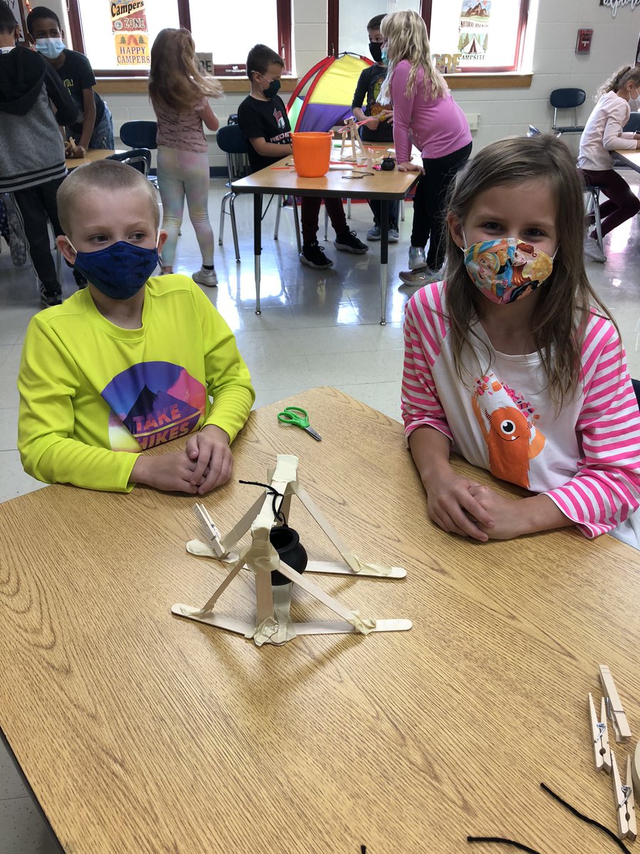 MrsHassels158's tweet photo. After listening to the story Bone Soup, Chesak 2nd graders were asked, “Can you build a device to balance a witch’s cauldron?” They used the 4 C’s of Engineering to solve this problem and design some cool cauldron contraptions! @ChesakCheetahs @d158 #huntley158explore https://t.co/xuhPT5KW9R
