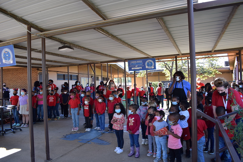 pcssdschools's tweet photo. Students at COLLEGE STATION ELEMENTARY collected $143.71 in change during Peace Week and donated it to the Watershed Family Resource Center. Watershed has been instrumental to student success with donations of uniforms, water, and much more. #pcssdproud #equityandexcellence https://t.co/yxdvQGyarz
