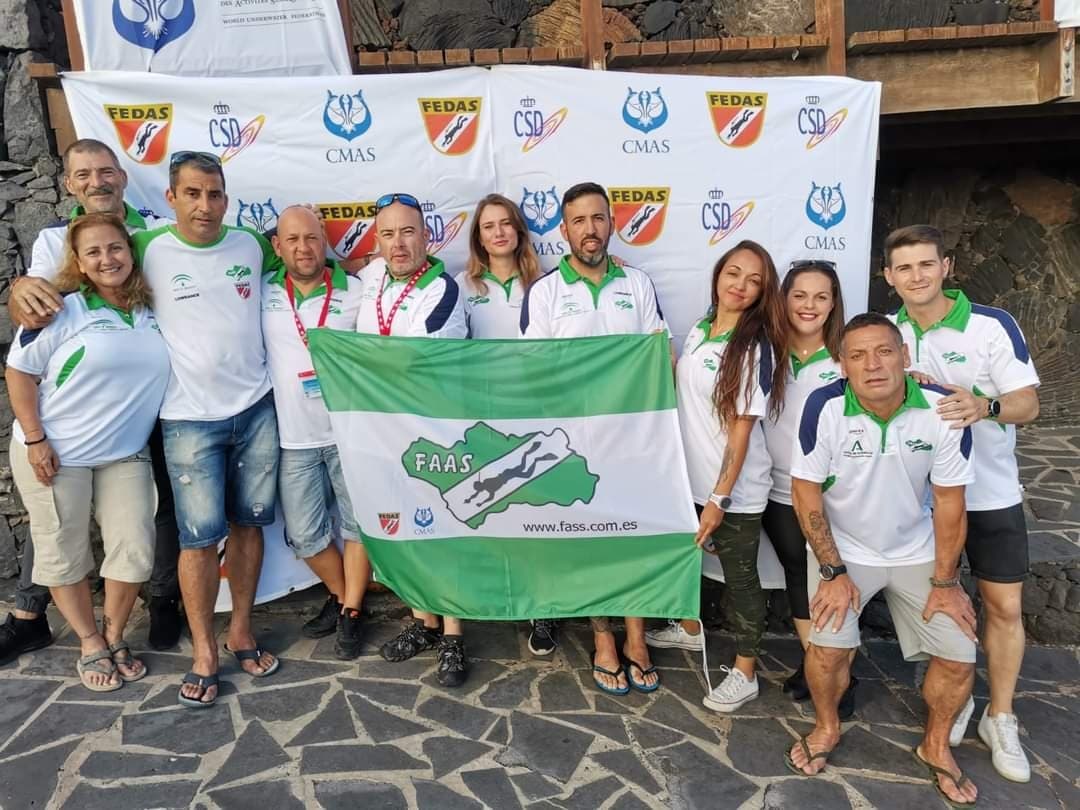 FSubacuaticas's tweet photo. #EquiposAndaluces en el #CampeonatoDeEspaña 🇪🇸 de #FotografíaSubmarina 📸 🐠 🐡 🐟 #LaRestinga #ElHierro #ActividadesSubacuáticas #Fotosub #NAFOSUB #FAAS #FEDAS #CMAS #AndalucíaRegiónEuropeaDelDeporte
✔ Jesus Osorio / Celia Padilla
✔ Daniel Jesús Gomez / Sergio Ramírez https://t.co/shfugBuhJQ