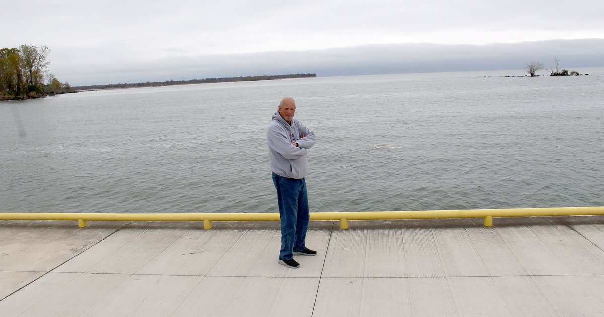 Chathamnews's tweet photo. Rondeau barrier beach in urgent need of protection #ckont 
https://t.co/fAGJwsudAm https://t.co/SJf9ymadkH