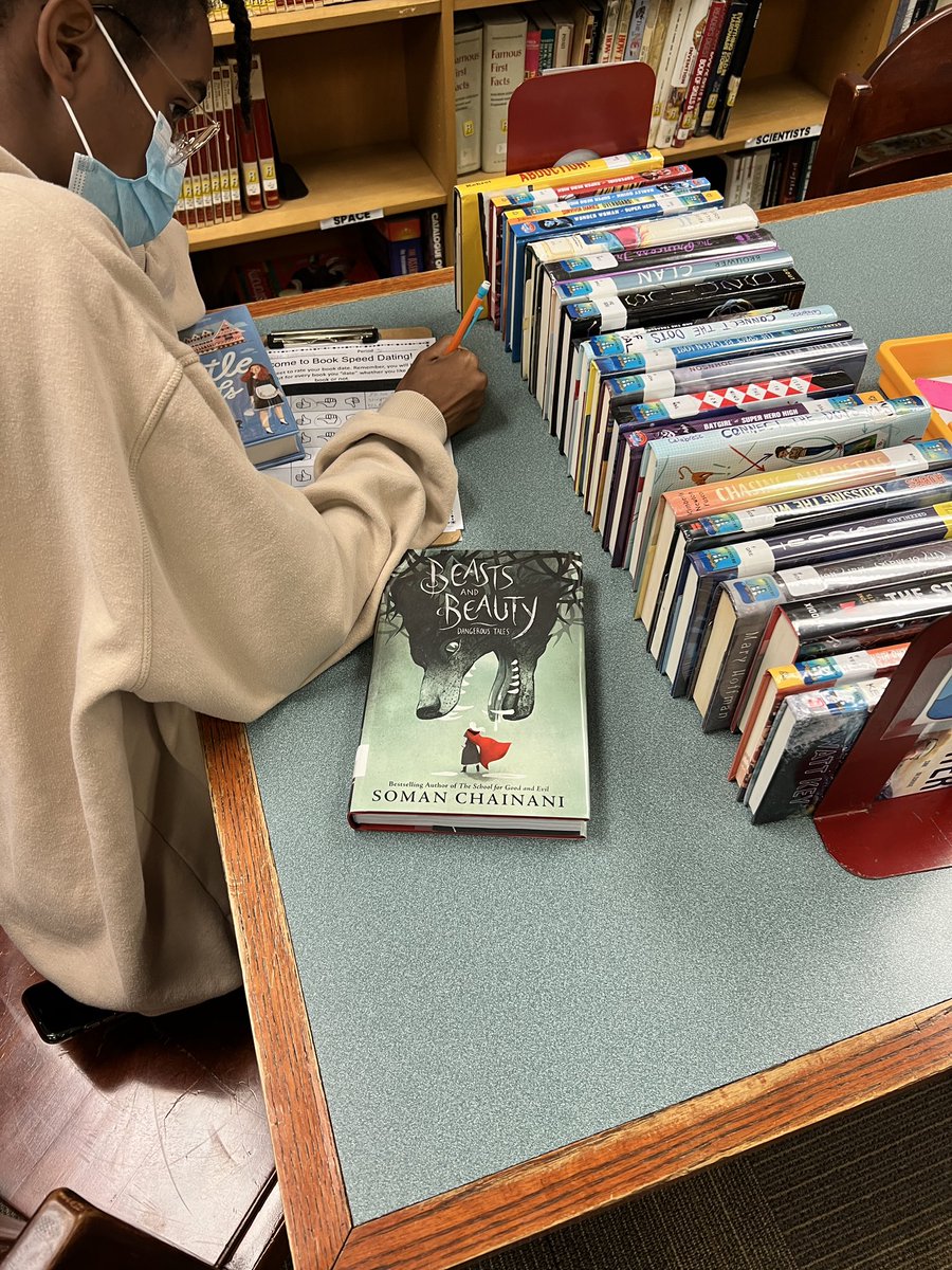 BSMSLibrary's tweet image. Book speed dating was a success! Ty Mrs. Mayott’s Ss for doing a great job today! #dreamleadachieve @BayShoreMSLrnrs @BayShoreSchools @ChrisKauter
