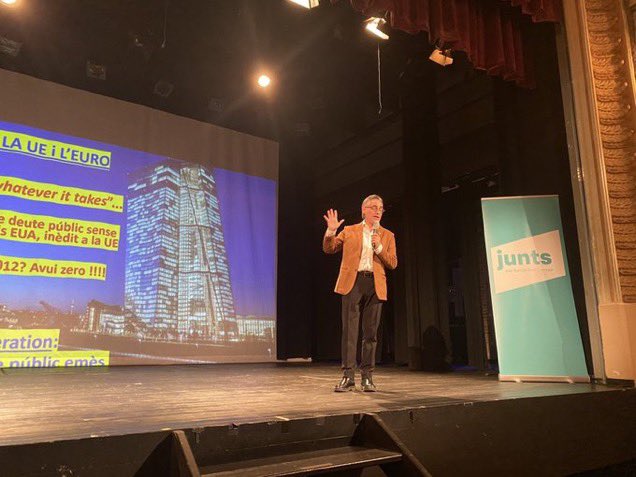 ramontremosa's tweet photo. Moltes gràcies als qui heu vingut avui al vespre al teatre de #Sarrià per escoltar i parlar de #Catalunta, economia i política a partir del meu darrer llibre “Catalunya, potència logística natural” @grup62 https://t.co/48dJgleKf7