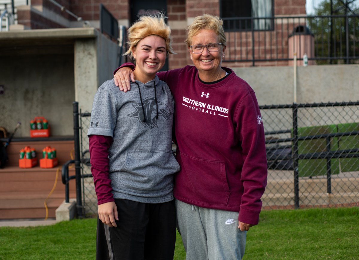 SIU_Softball's tweet photo. 👉👈

@CoachKBlaylock and her mini me. @Elishuck https://t.co/ogeuF2L5WR