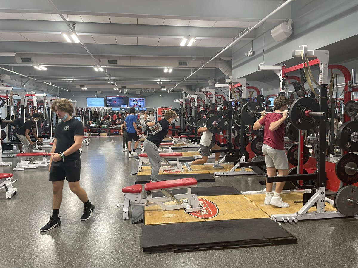 bbchs_baseball's tweet photo. Baseball guys have been getting after it in the weight room! MWF JV/Varsity, T/Th-fresh. Every day is a chance to earn a position. #outworkyourcompetition https://t.co/oIcWHgpWCe