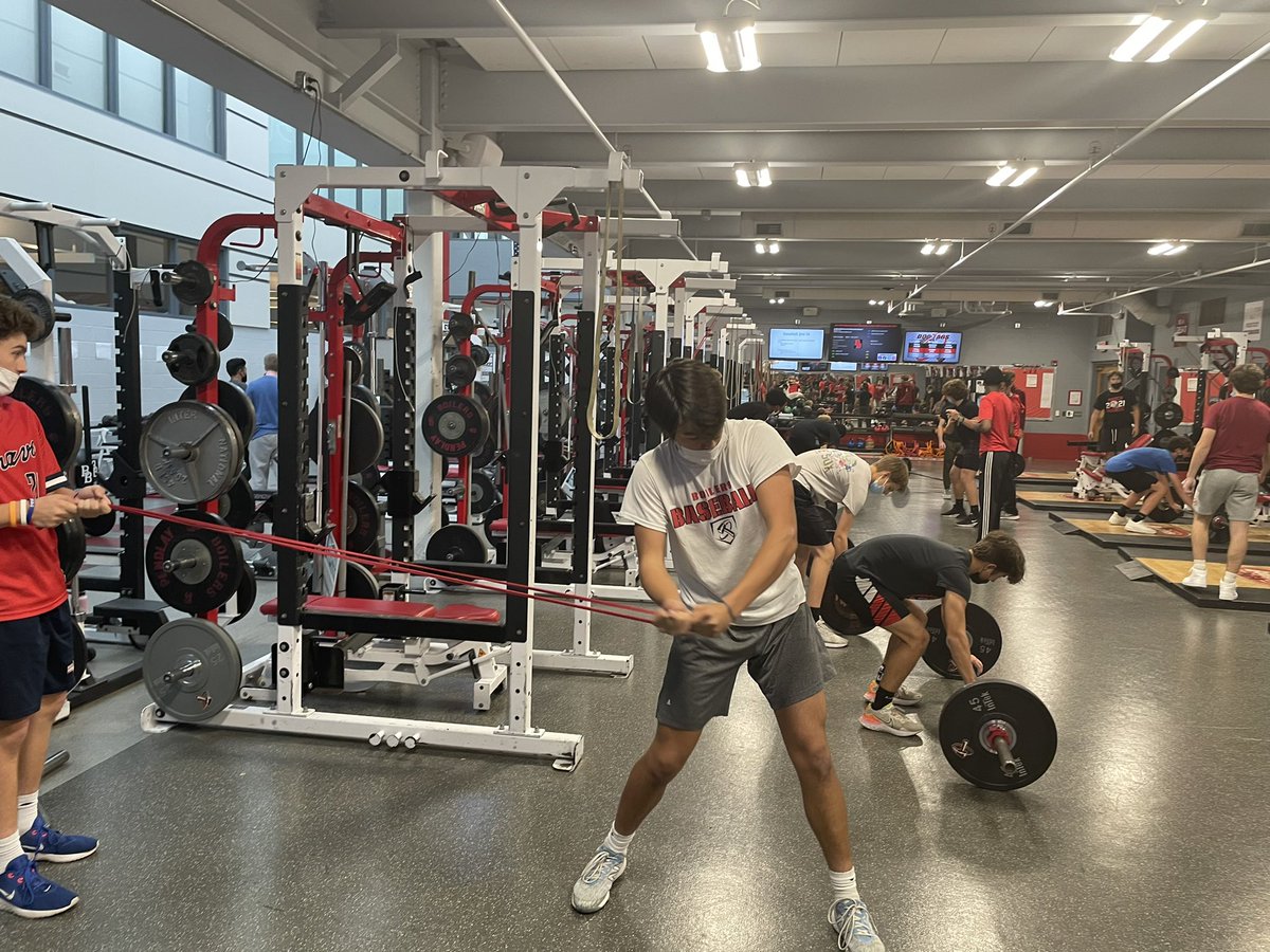 bbchs_baseball's tweet photo. Baseball guys have been getting after it in the weight room! MWF JV/Varsity, T/Th-fresh. Every day is a chance to earn a position. #outworkyourcompetition https://t.co/oIcWHgpWCe