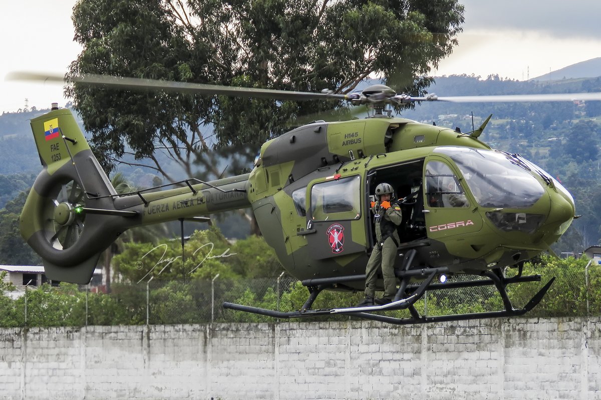 Diogo_NMS's tweet photo. Saludamos a las damas y caballeros del aire en este día en que se cumplen los 101 años de la creación de la aviación ecuatoriana y día de la @FuerzaAereaEc
Felicidades por los #101AñosFAE y que sean muchos más!!! 🎖️✈️🇪🇨
#Mirage #AirbusH145 #Boeing737 #Grob120 https://t.co/AXpPtAzlfb