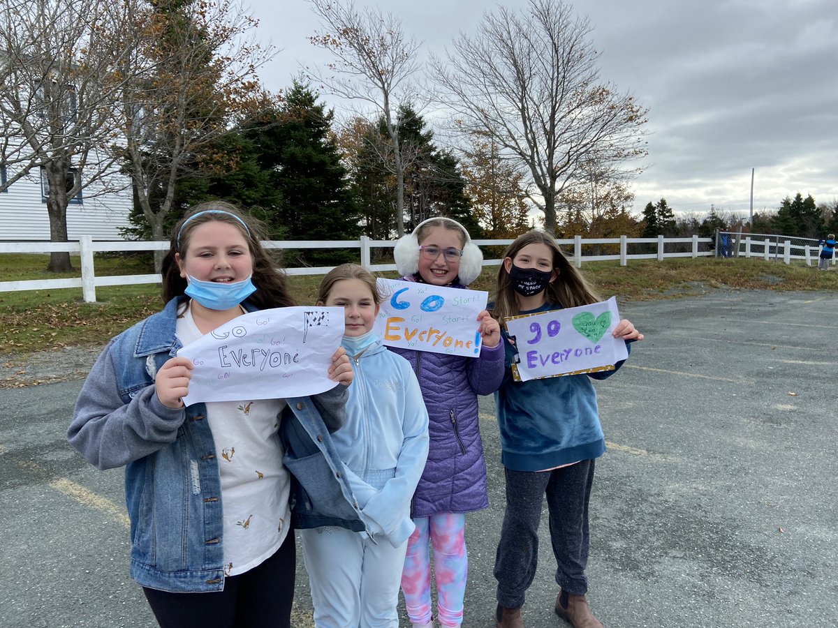 Zoehami's tweet photo. Some random pics celebrating our @MQWSchool Great Pumpkin Run! #sportsmanship #schoolspirit #fun Thanks for coming out Howler! https://t.co/LvVaPCSpyI
