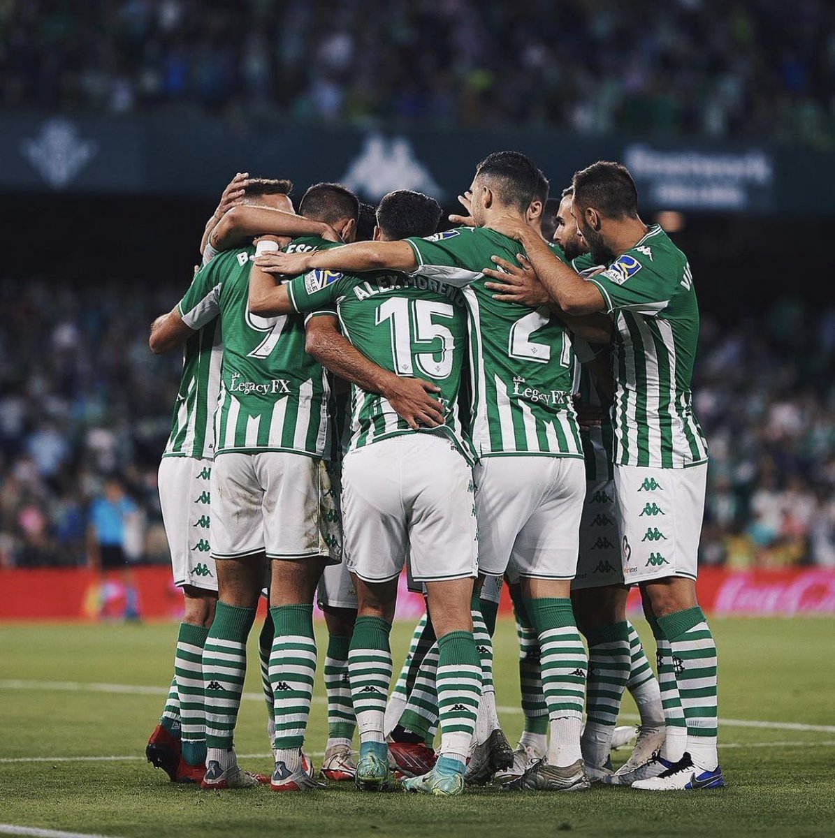 C1audioBravo's tweet photo. Ir JUNTOS es comenzar, mantenerse JUNTOS es progresar, trabajar JUNTOS es triunfar. 
SIEMPRE EQUIPO SEÑORES 💪🏻 
@RealBetis 🍀 +3 👍🏻 https://t.co/dlA6cQjoEf