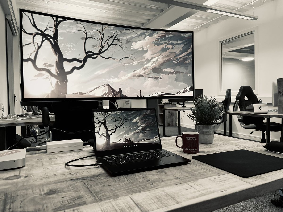 system76's tweet photo. Quoth the raven, "Give me more!" ...Pics of moody workstations, that is. 😍 

📷: @jamiebradley234

#system76 #LemurPro #laptop #computer #opensource #tech #technology #art https://t.co/V3ZvDxW56e