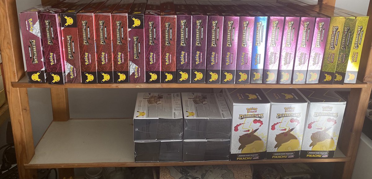 MashBrettato's tweet photo. Let’s giveaway some cards to the @Chameleon_NFT 

1 box for each 500 new members from here until launch, to enter:

1️⃣ Follow me and @Chameleon_NFT 
2️⃣ Retweet 
3️⃣ Tag 3 friends 
4️⃣ Join the chameleon discord: https://t.co/5IoWaIqjEk
#chamfam https://t.co/88qQiM0U9g