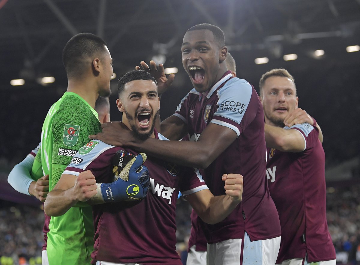 WestHam's tweet photo. Good morning, Hammers! 😁 https://t.co/d2jwL9hf8f