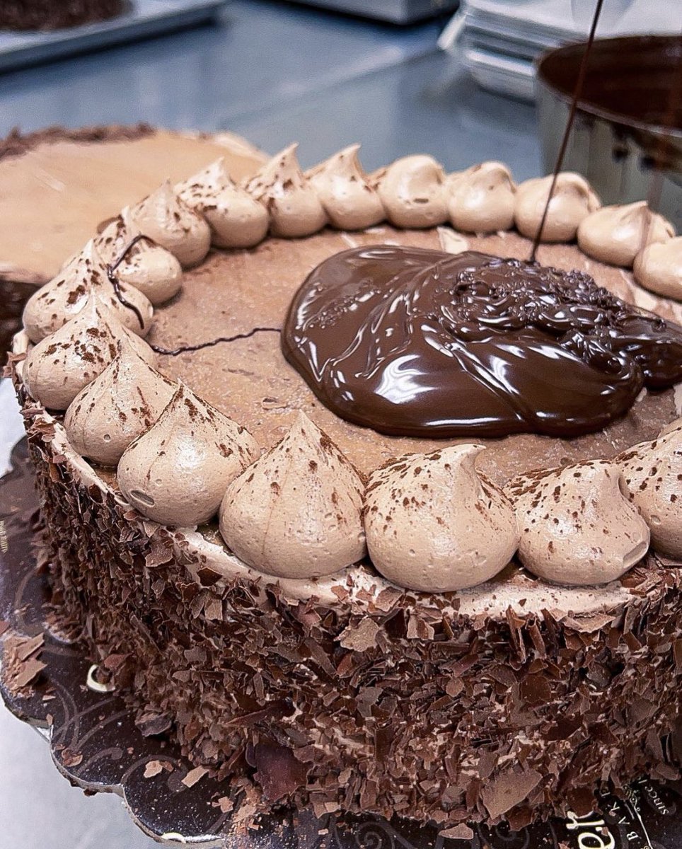 Sweeten up your day the Serano way!!!😋 #chocolate #nutella #cake #chocolatecake #yesplease #celebrate #happybirthday #torontocakes #tastetoronto #tastethisnext  #bake #bakery #torontobakery