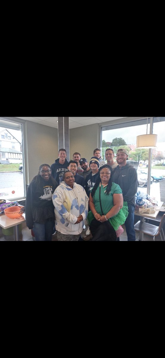 ZipsBB's tweet photo. ICYMI

Last weekend, our players participated in the city of Akron’s Trunk Or Treat program where they handed out Halloween candy to kids in need. We’re proud of our guys for getting involved. Please be on the lookout for opportunities to make a difference around Akron! #FindAWay https://t.co/rAtWIHPyrL