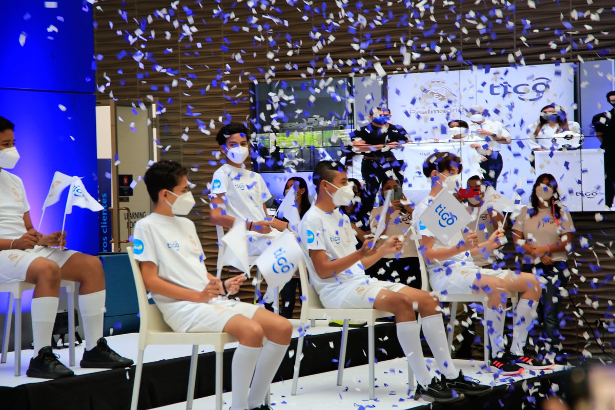 Innovacion_SV's tweet photo. Además, agregó que con este proyecto se busca impactar de forma positiva en los jóvenes y @TigoElSalvador reafirma su compromiso con el programa 'Conéctate Segur@', que permitirá preparar a las nuevas generaciones de nuestros niños y jóvenes, garantizando su seguridad en la web. https://t.co/UBVJijg8P0