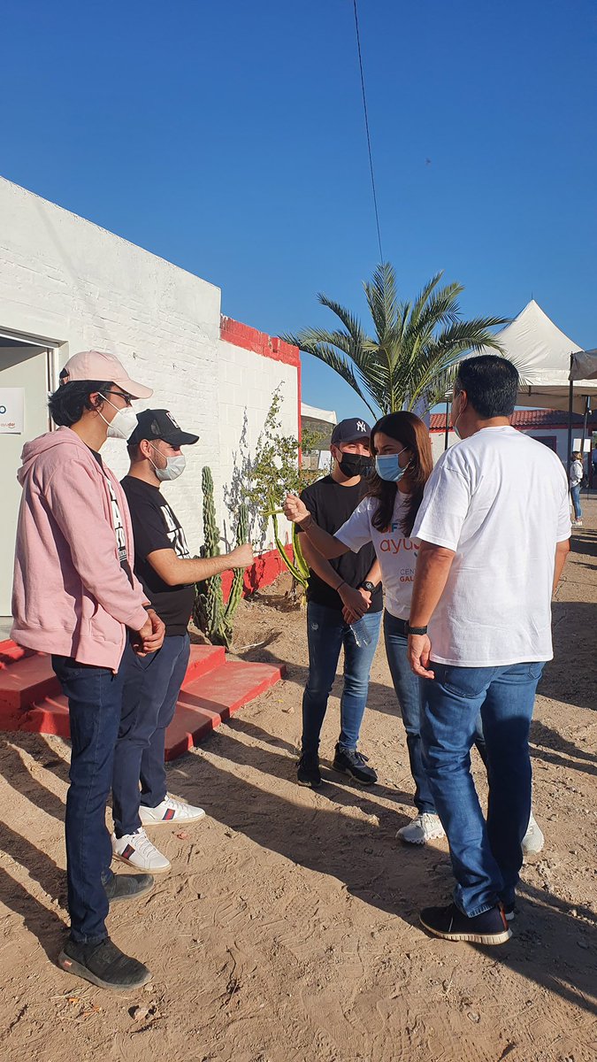 Unilider_univ's tweet photo. Los alumnos de #unilider participaron como staff por invitación del Centro Galilea para el arranque del programa 'Ayudar' del @difhermosillo para personas en situación de calle. 

Nos acompañaron el Presidente municipal @tonoastiazaran , su esposa y el Arzobispo de Hermosillo. https://t.co/2jL4w973l2