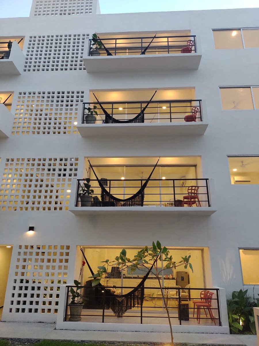 Hotel Exclusivo para Adultos en la  #ZonaDiamante en #Acapulco . Habitaciones confortables , cocineta , Baño y se ubica a pasos de la Playa del Princess . Reserva 📲 744 103 1154 744 136 7779