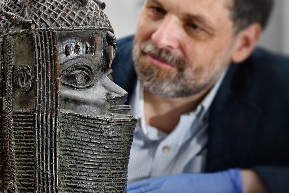 AfricaFactsZone's tweet photo. A looted Benin bronze will be returned to the Benin Kingdom of Nigeria by University of Aberdeen, Scotland tomorrow.

The handover ceremony will hold tomorrow.

Returned Benin artifacts will be kept in the Oba of Benin's Museum, which will be opposite the Oba of Benin's Palace. https://t.co/8yjVxQNx9c