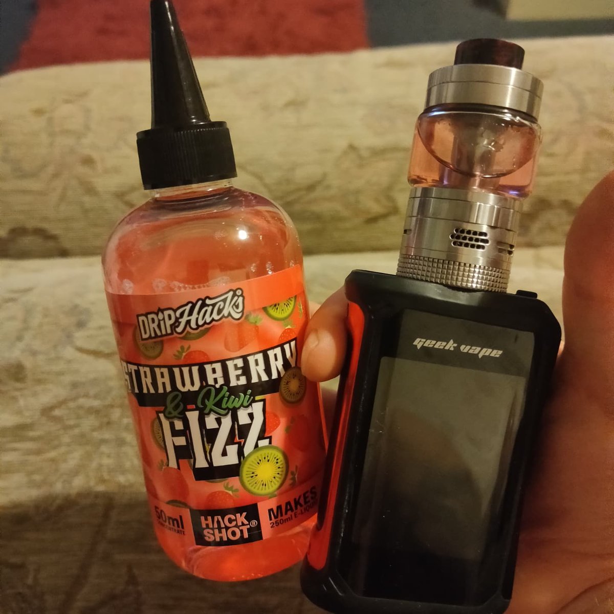 peasey85's tweet photo. That's a fresh build all put in the tank with the new coils from @ohmzcoils π and trying out some drip hacks strawberry & fizz that's been steeping for 2 months π
#driphacks #ohmcoils #steamcrave #geekvape #vapefam #vaping #vape https://t.co/XHacTUadel