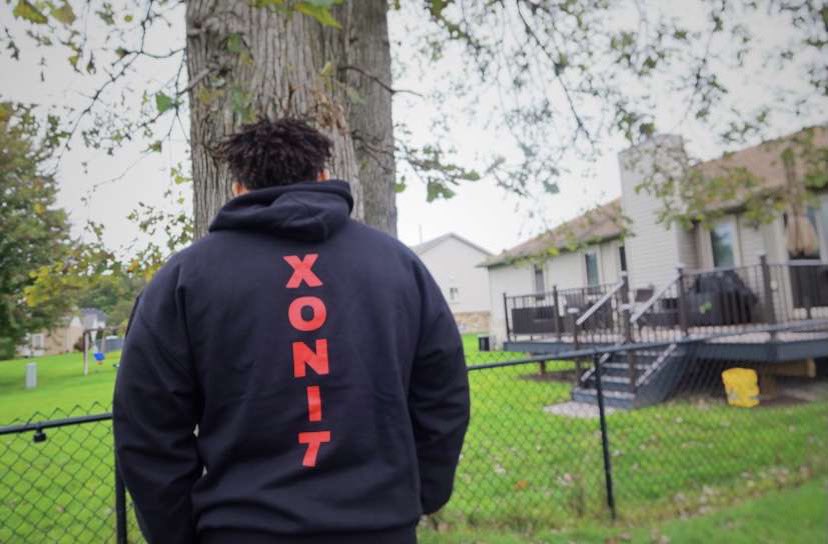 OfficialXonit's tweet photo. We suggest black hoodies for the spooky weekend. Find them here: https://t.co/ZlY4hQSv8K     #HappyHalloween #XonIT https://t.co/3D3gNzukYu
