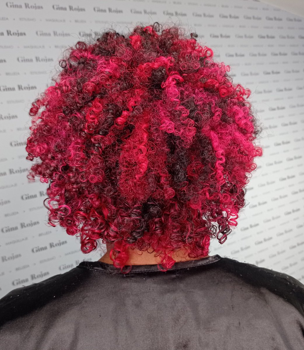 SoyGinaRojas's tweet photo. ¡Tener tu cabello rizado y colorido es posible!, Y si no lo crees, contáctame 😌

#Rizos #CabelloRizado #Curlygirl #Fantasyhaircolor https://t.co/YlWqSTqIIR