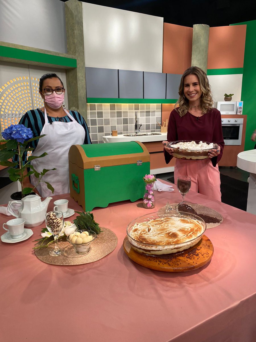 gazetamulheres's tweet photo. A receita do baú de hoje está na família Zamprogna há 70 anos 😱 coisa boa demais! Dona Rosmary recebeu uma homenagem linda da filha Leticia fazendo uma receita do Sul… Chico Balanceado. #ChicoBalanceado #ReceitaDoBaú #SempreJuntas #SempreMulheres https://t.co/RRWRFKh4dY