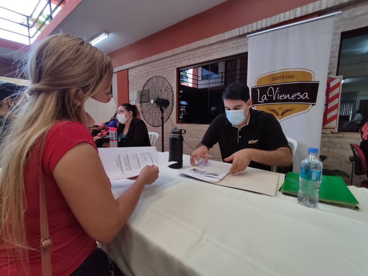 cesarojedapy's tweet photo. A través de un convenio entre La Vienesa y nuestro Centro Municipal de Promoción Empresarial (CEMUPE), realizamos gratamente la Expo Empleo, para cubrir 100 puestos laborales, brindando oportunidades a quienes lo necesiten. https://t.co/eZ87tvXht3