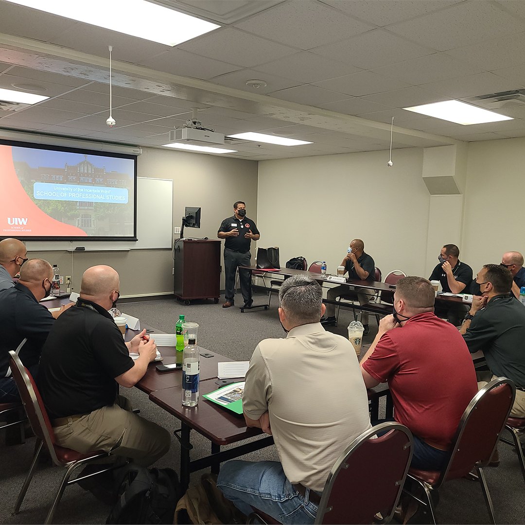 UIW_SPS's tweet photo. This week at the NW Center, SPS Military Admissions Counselor Alfred Van Raub spoke with Texas Army National Guard service members. #uiwsps https://t.co/KcUebeUUql