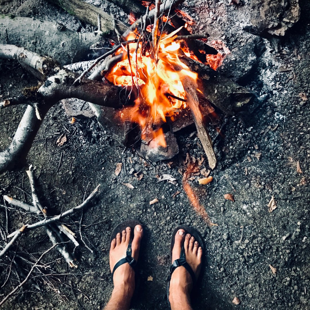LUNAsandals's tweet photo. That's one way to warm your toes 🔥
#LUNAsandals #goodvibes #getoutside #trailrunning #runfree #borntorun #hikerlife #sandalhiking #lunasandalsrunners #runfreegetdirty #runfreeworldwide #rewildyoursole #barefoothiking #feeltheground #minimalistrun #foothealth#wholebodybarefoot https://t.co/xfsZs91J9N
