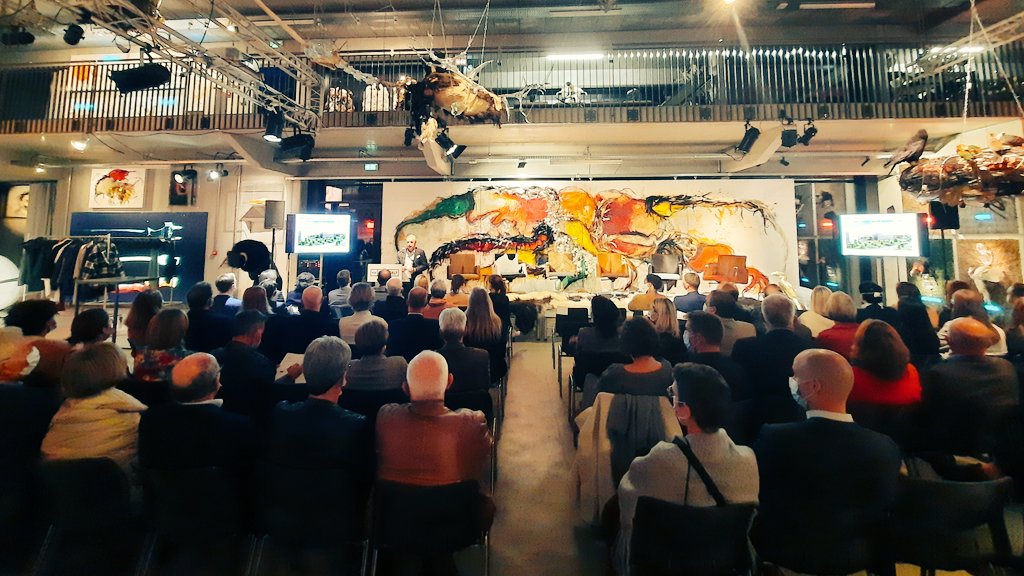 LeenWillems2's tweet photo. Dankjewel @GLW_UHasselt voor de inspirerende avond. Het is een traditie om samen met onze partners terug te blikken op het afgelopen jaar en vooruit te kijken naar de toekomst. #netwerkeventGLW #FutureOfLive https://t.co/8wieGYWU53