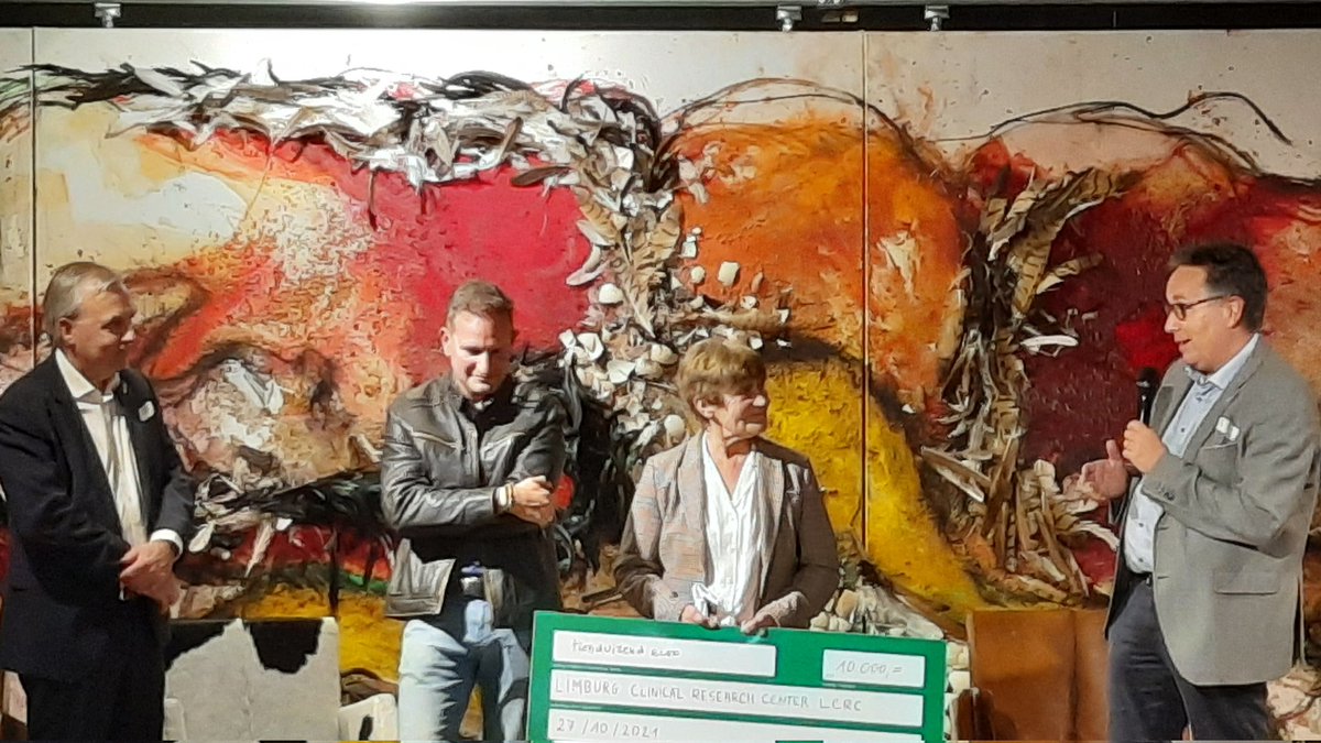 LeenWillems2's tweet photo. Dankjewel ook aan organisatie achter Live a Life voor de financiële steun aan het kankeronderzoek van @LCRCenter. We voelen ons vereerd om telkens weer een mooi bedrag van jullie te mogen ontvangen. #FeelingBlessed #LiveALife https://t.co/04Aj1MIuID