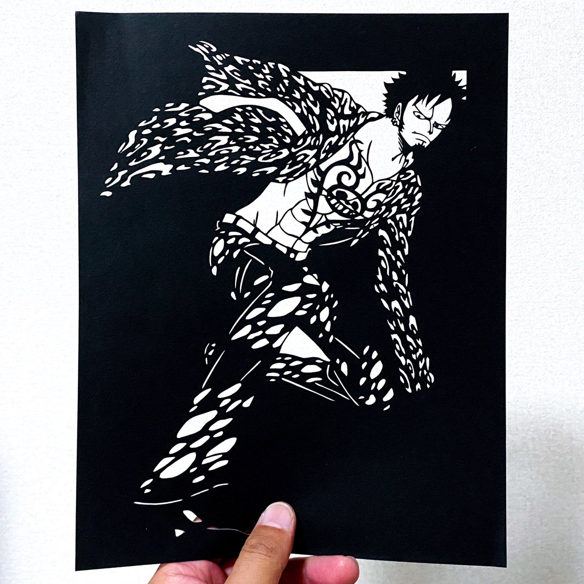 KirieTatsuya's tweet photo. #切り絵　#トラファルガーロー　#ワンピース https://t.co/eiZHaZrOwH