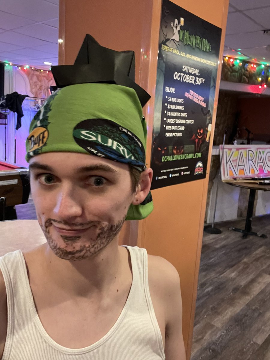CarsonKnoer's tweet photo. @BriceIzyah @wendellholland  Did you know Russel Hantz is coming to your viewing party tonight?? I hope my costume is a hit!! https://t.co/ac9QeouMft
