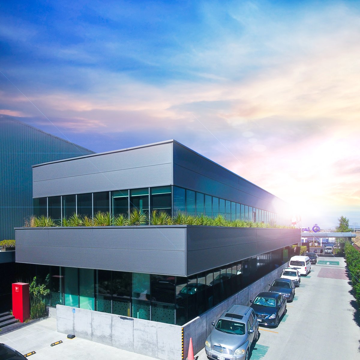 Orgullosos de nuestro Centro Tecnológico Landsteiner 2  Conoce las áreas que lo conforman:
-Centro de Distribución
-Edificio de Investigación y Desarrollo
-Áreas de Producción de Sólidos y Semisólidos
-Parenterales y Oncológicos
-Oficinas Administrativas
#LandsteinerMx 💊💙