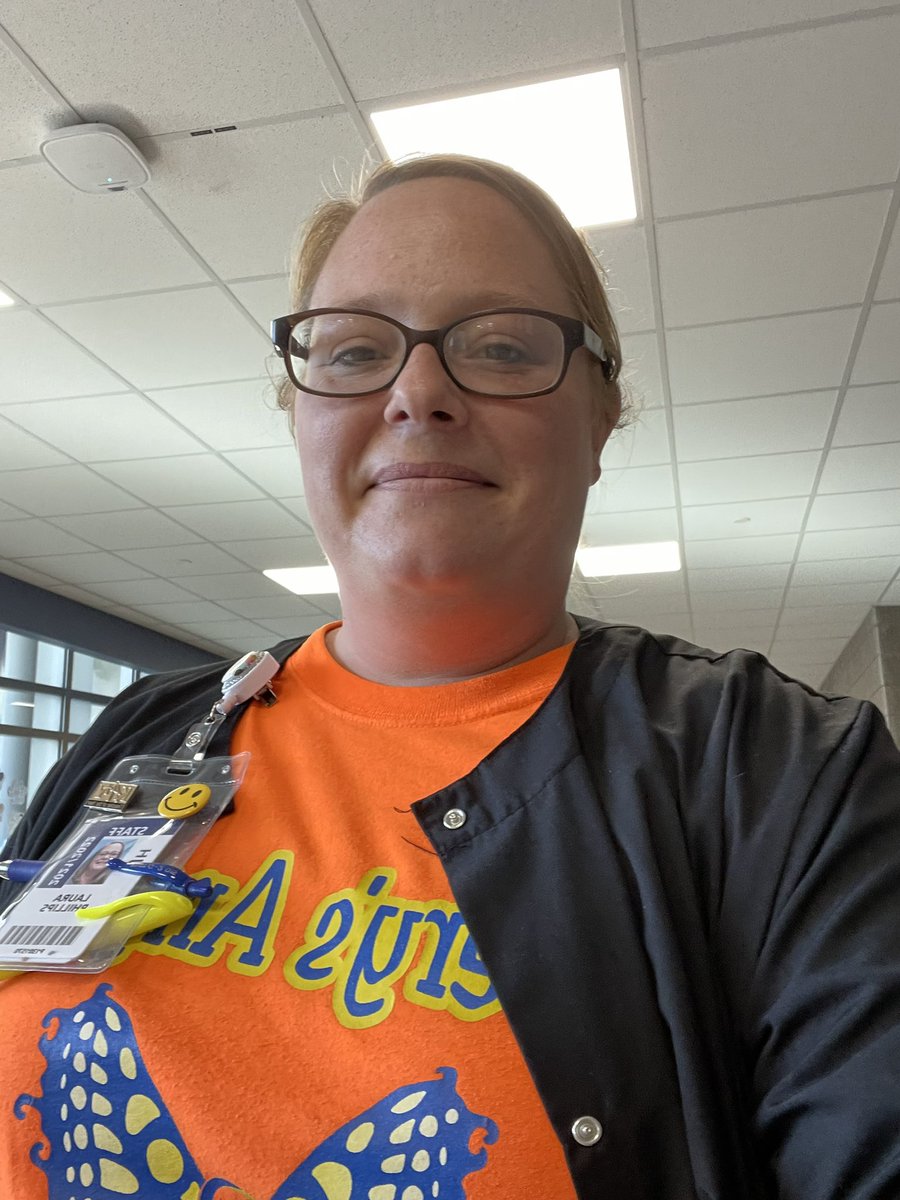 LauraPhillipsHJ's tweet photo. Neon day @HaskettJH @PrincipalPaz #wearehaskett https://t.co/1ychxn35Aj