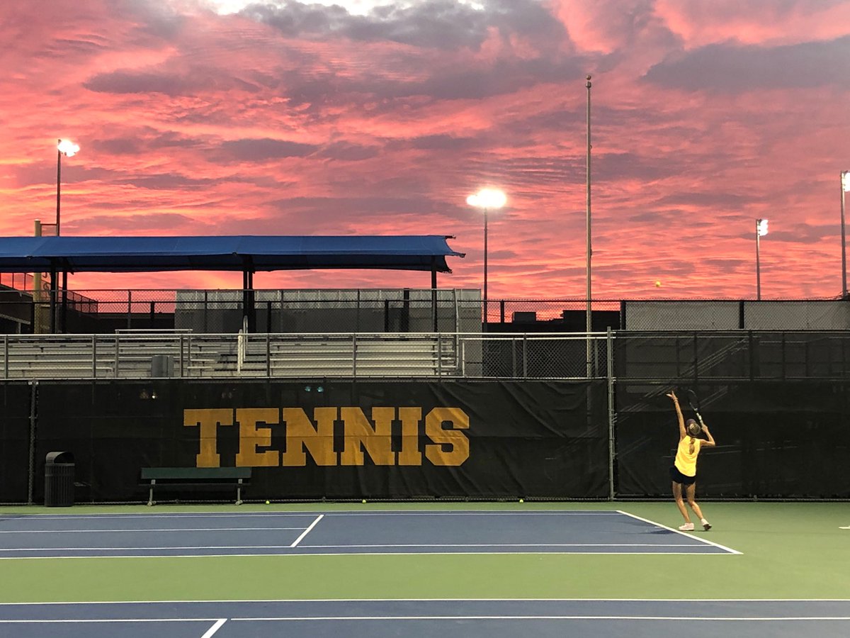 28KateRyan's tweet image. 📸   ❤️ my little sister and her dedication! 🎾