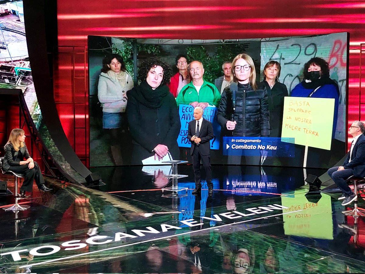 nonelarena's tweet photo. #Nonelarena Chiudiamo la puntata con l'inchiesta "#Keu" in #Toscana e lo scandalo del depuratore dei fanghi tossici nascosti nei sottofondi stradali. Con noi la Direttrice del quotidiano @qn_lanazione @agnesepini @Danilo_Lupo e in collegamento il Comitato #Nokeu.
#rifiutitossici https://t.co/j1nEeA0HYC