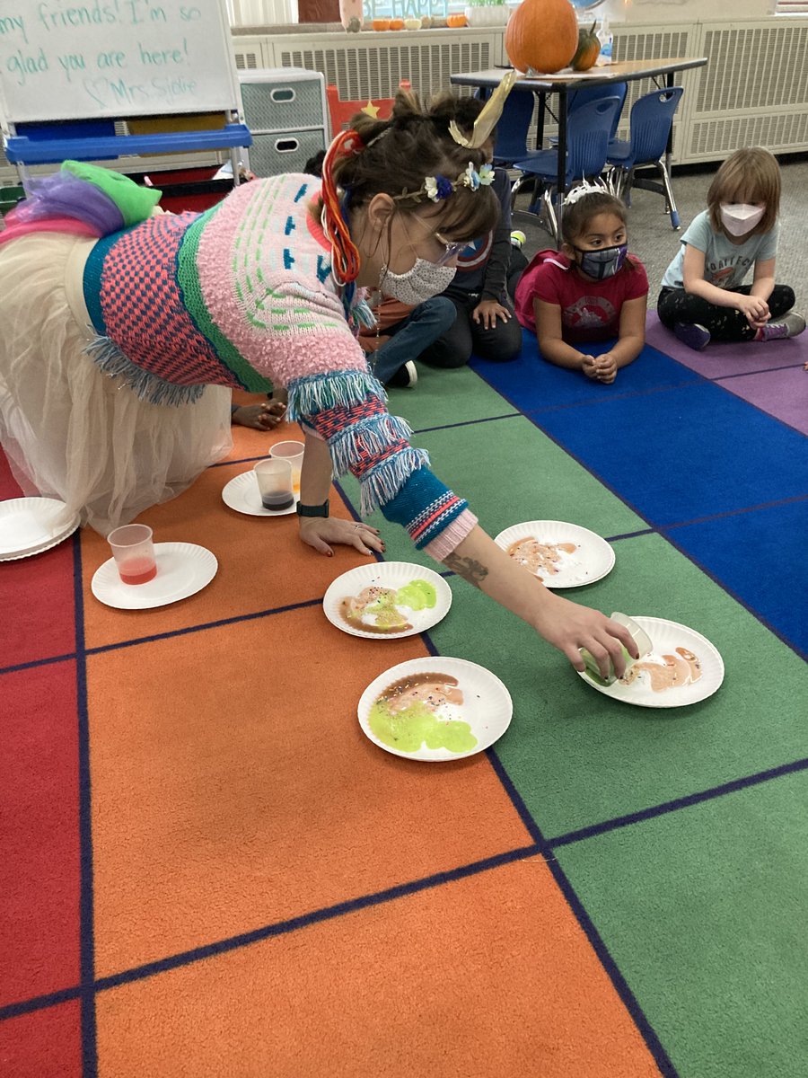 MrsSjolie's tweet photo. Aaaand we’re back with WaCkY wEdNeSdAy! The first theme chosen: UNICORNS! We made some unicorn fizz, created unicorn art, and used unicorn rainbow pencils to write with! 🦄 https://t.co/jsWjJBULnB